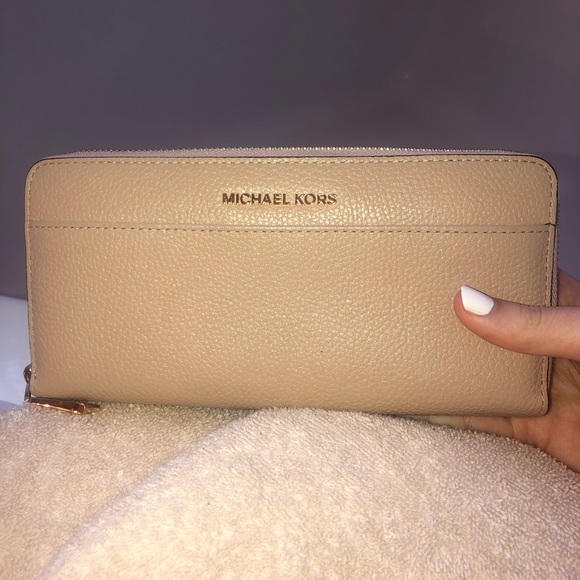 Michael Kors Handbags - Michael Kors Tan Leather Continental Wallet